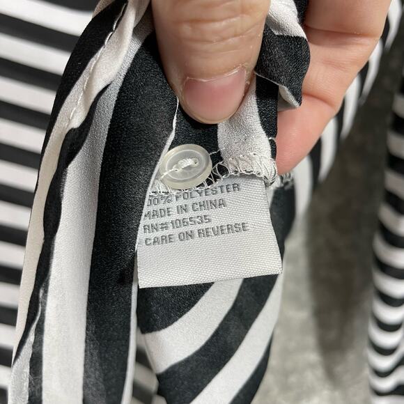 Larsen Gray Women's Semi-Sheer Black & White Striped Button Up Top - Size Medium - Picture 5 of 6